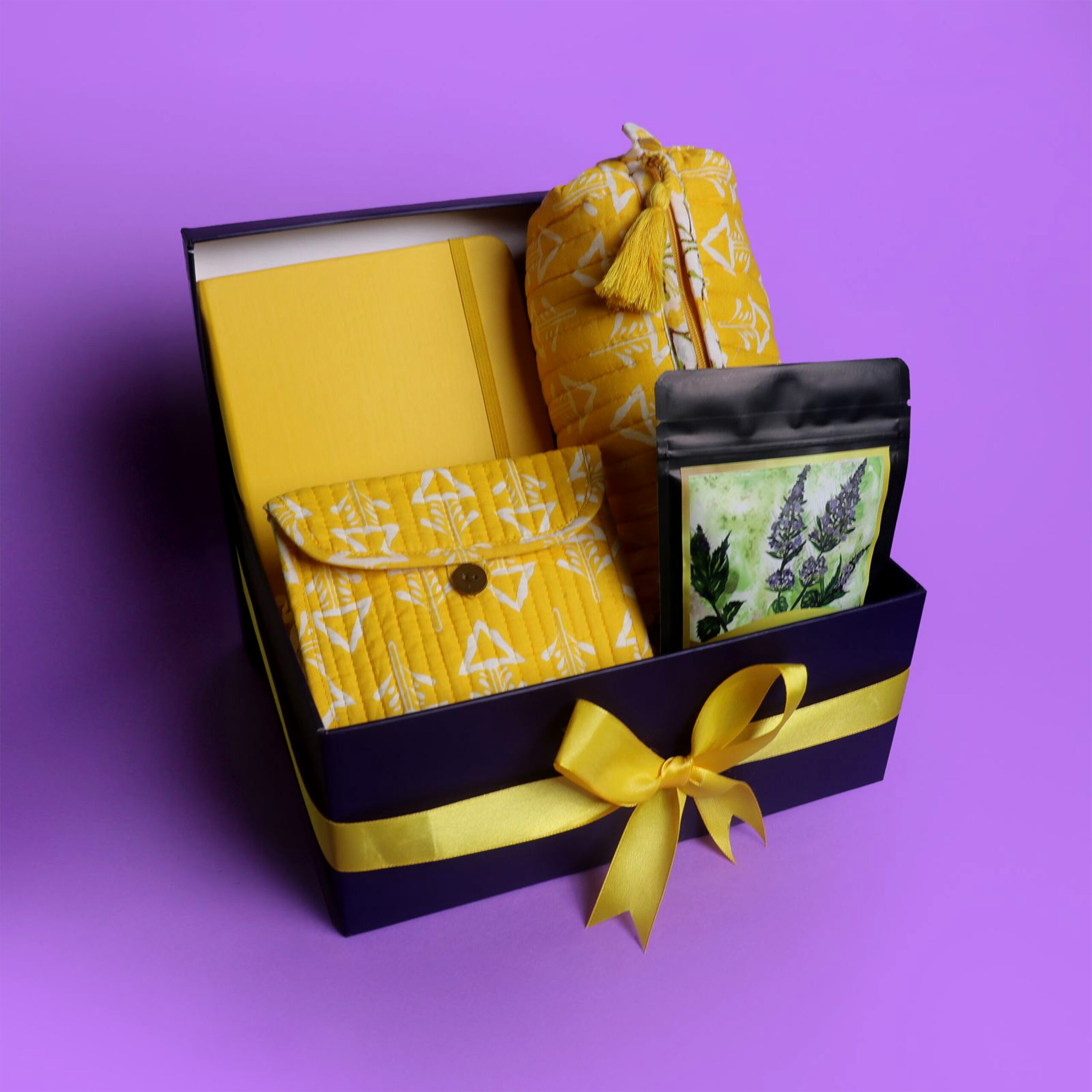 We're the best Corporate Gift Hampers for Employees and Clients Manufacturer in Delhi India.