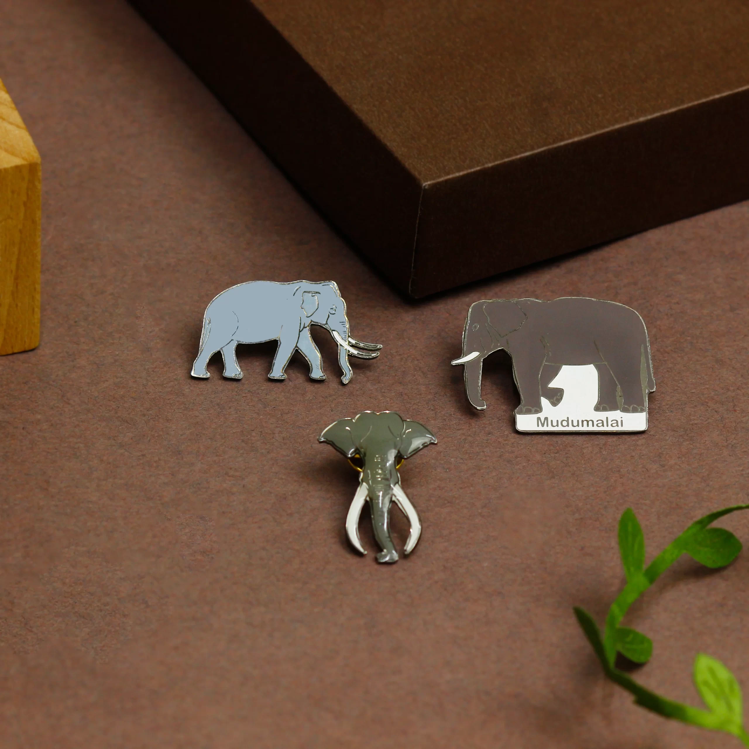 Chichengnian 4pcs APPAREL_PIN Lapel Pins Included: 4 Enamel Pins In Different Cartoon Animal Styles, Alloy Steel, Alloy Steel